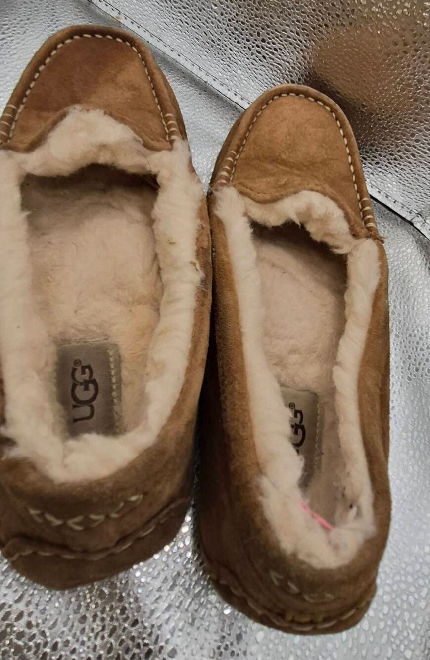 UGG - Picture 5 of 8